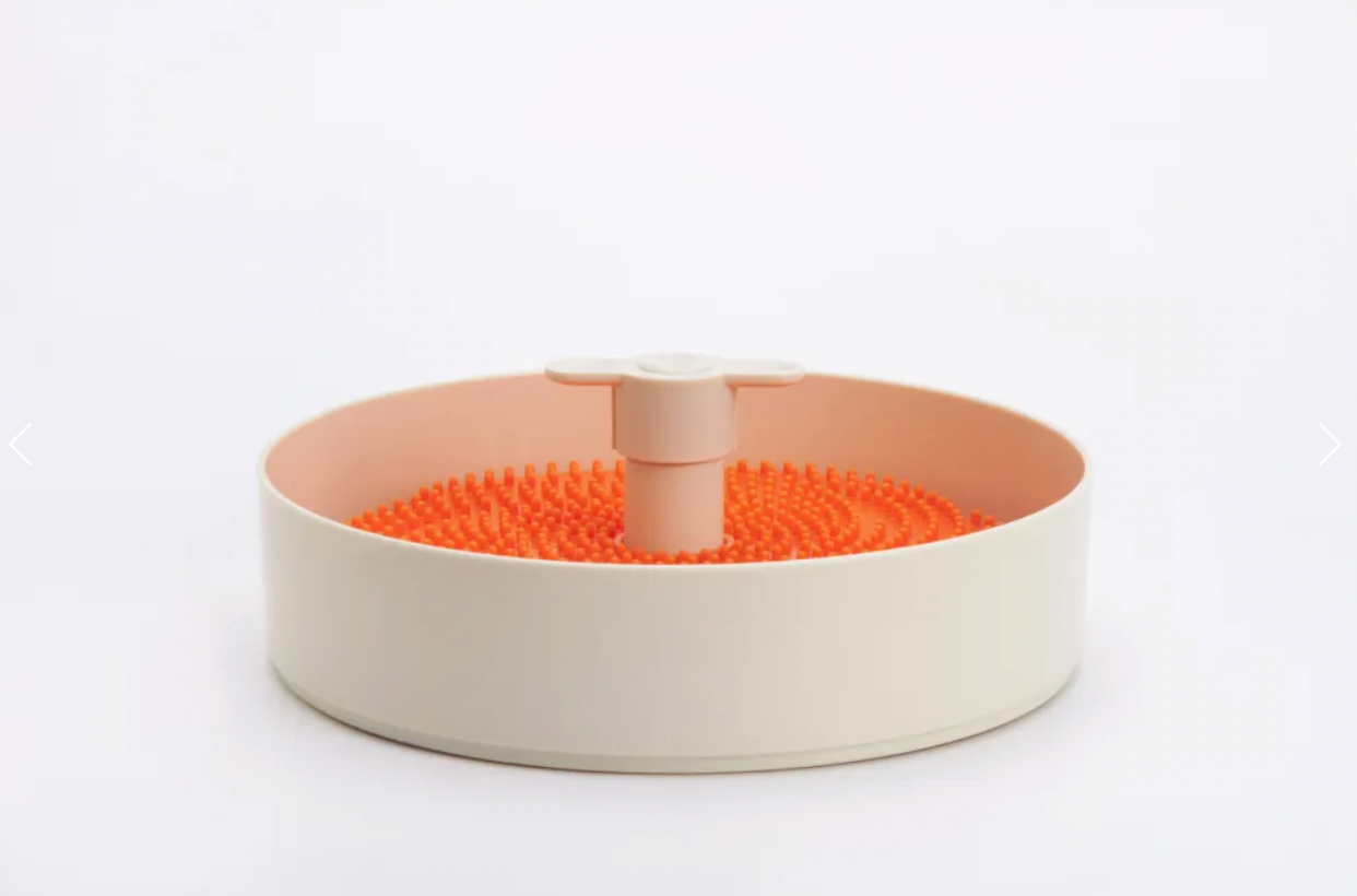 https://shop.fourmuddypaws.com/cdn/shop/products/SPIN-Accessories-Lick-Frisbee-Orange-Medium-Four-Muddy-Paws-3.png?v=1681350333&width=2400